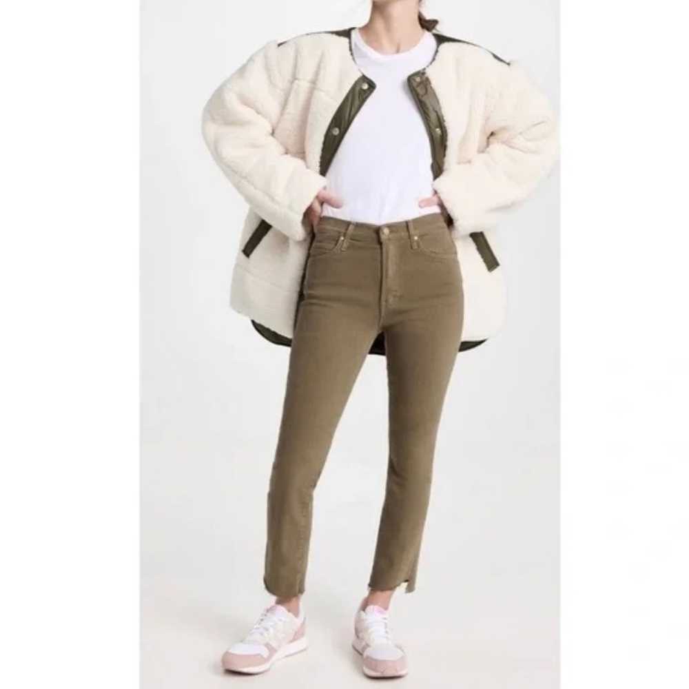 MOTHER HIGH WAISTED RASCAL ANKLE STEP FRAY SECOND CHANCE WASH CAPERS . Size 24